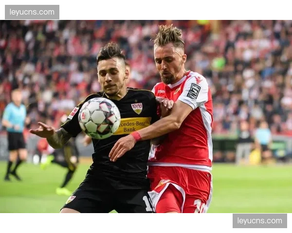 门兴格拉德巴赫1-0奥格斯堡，制胜球来自防守反击，全场控球率仅38%。